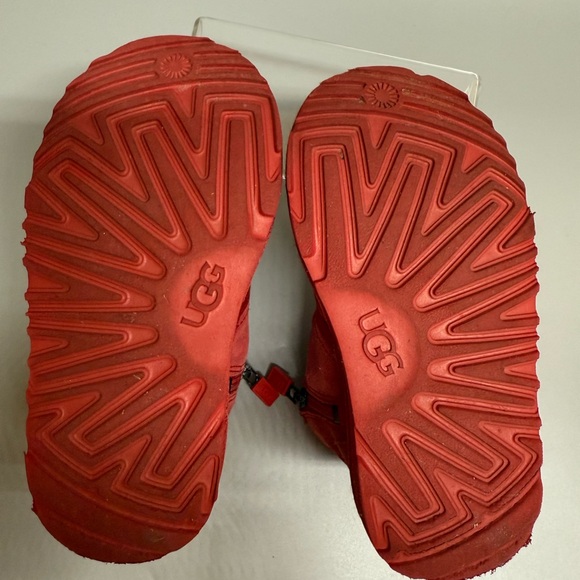 UGG Neumel Chukka Boots Little
Kids Size 11 - Picture 4 of 9